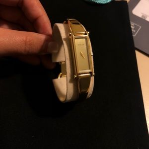 Gucci 1500l Gold Bangle Watch Vintage